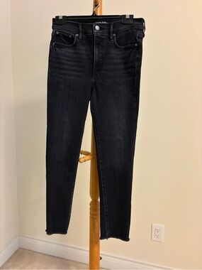 Aritzia Denim Forum Straight Leg raw hem cropped Jeans in Washed Black